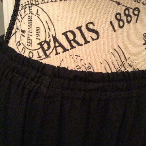 Silky Line Skirt - Picture 7 of 8